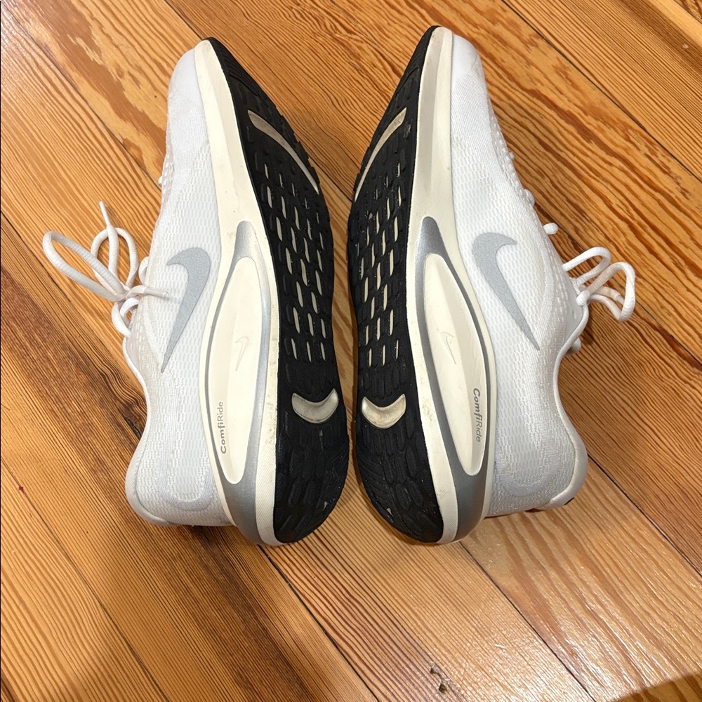 Nike Journey ComfiRide size 9.5 - Picture 6 of 7